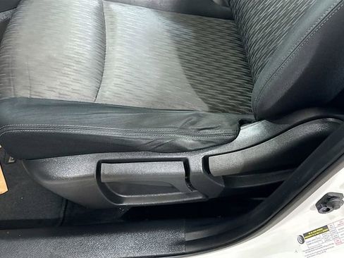 Used 2017 Nissan Rogue S image 19