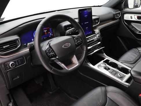 Used 2022 Ford Explorer Platinum w/ Equipment Group 601A image 13