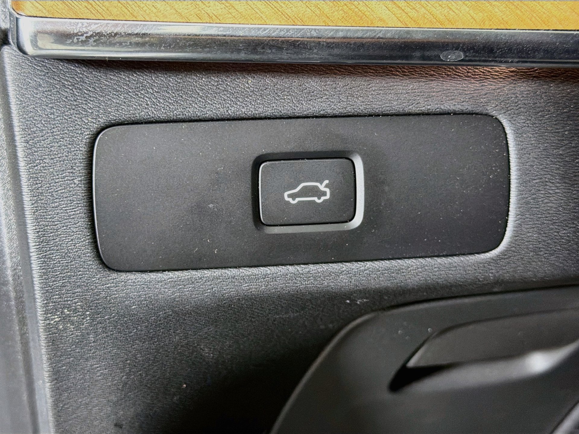 Used 2023 Volvo XC90 B6 Plus w/ Protection Package Premier AWD/4WD image 11