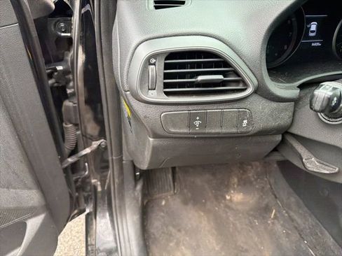 Used 2018 Hyundai Elantra GT FWD image 11