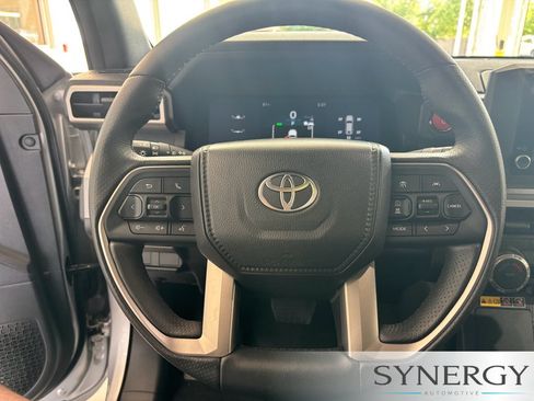 Used 2025 Toyota 4Runner TRD Off-Road AWD/4WD image 14