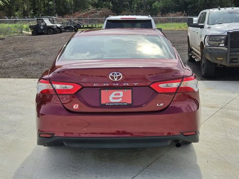 Used 2018 Toyota Camry LE FWD image 7