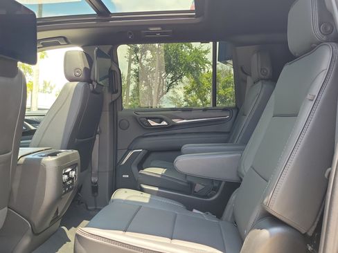 Used 2024 GMC Yukon XL Denali w/ Advanced Technology Package AWD/4WD image 16