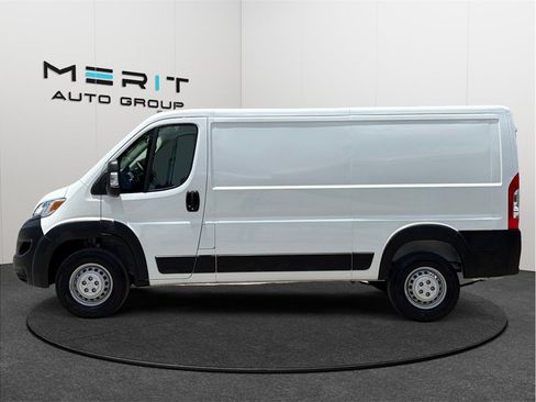 Used 2024 RAM ProMaster 2500 w/ Convenience Group FWD image 5