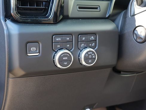 Used 2024 GMC Sierra 1500 AT4 w/ AT4 Premium Package image 19