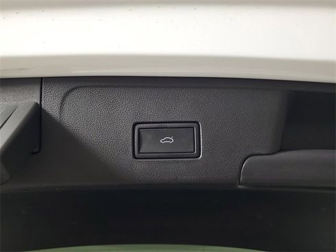 Used 2022 Volkswagen Atlas Cross Sport SEL R-Line image 7