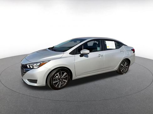 Used 2025 Nissan Versa SV FWD image 8