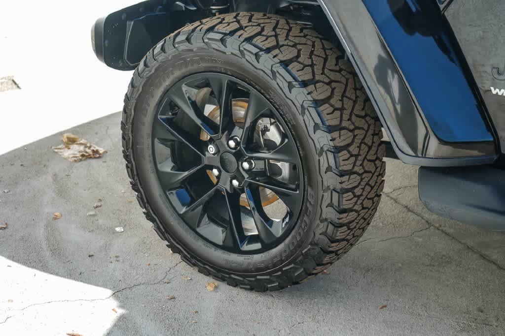 Used 2022 Jeep Wrangler Unlimited Sahara AWD/4WD image 11