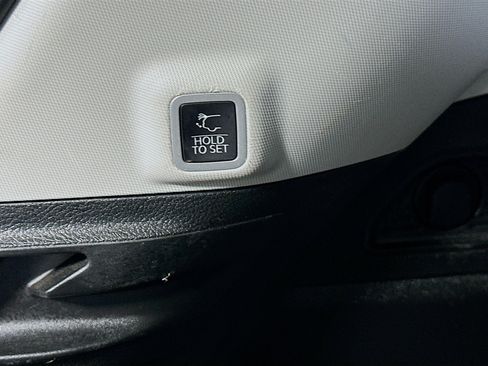 Used 2023 Jeep Grand Cherokee Limited AWD/4WD image 31