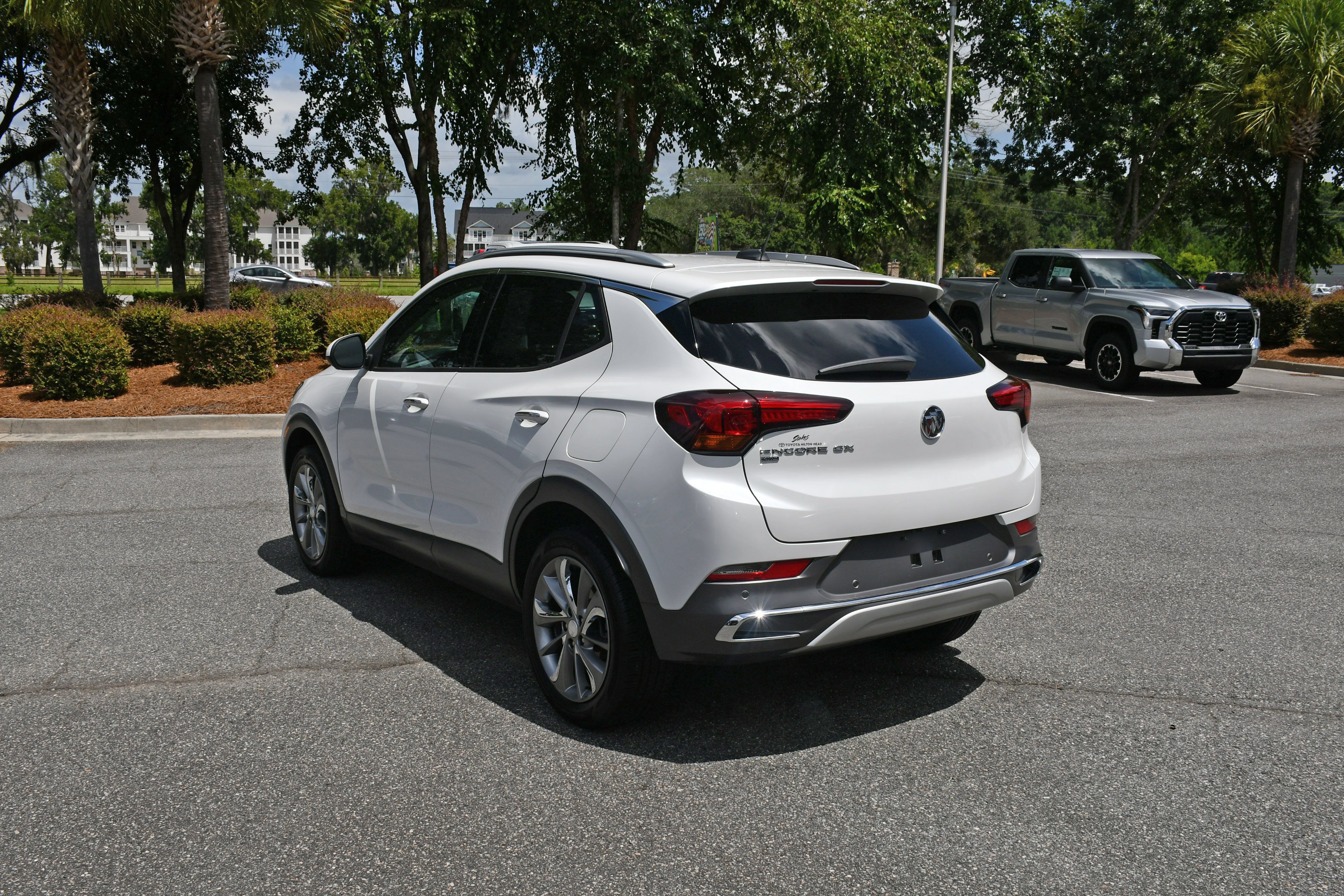 Used 2021 Buick Encore GX Essence w/ Advanced Technology Package AWD/4WD image 3