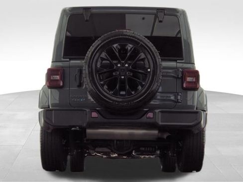 Used 2025 Jeep Wrangler Unlimited Sahara w/ Safety Group AWD/4WD image 8