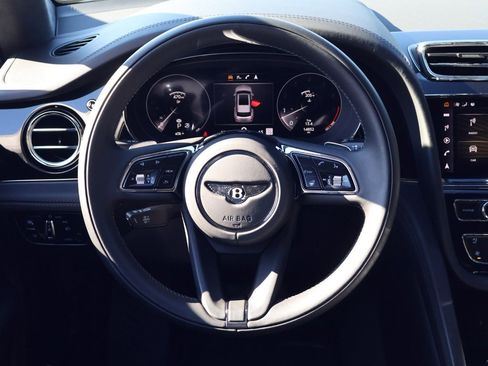 Certified 2022 Bentley Bentayga image 16