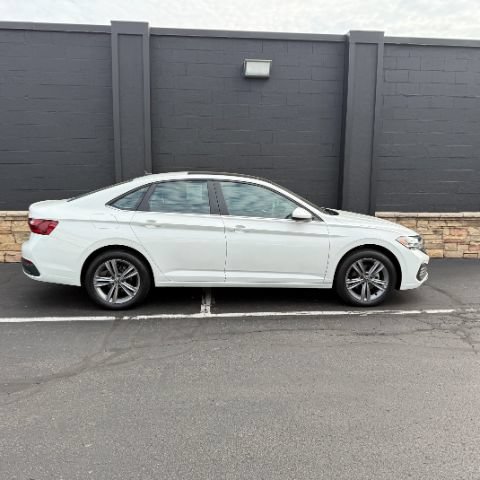 Used 2023 Volkswagen Jetta SE FWD image 7