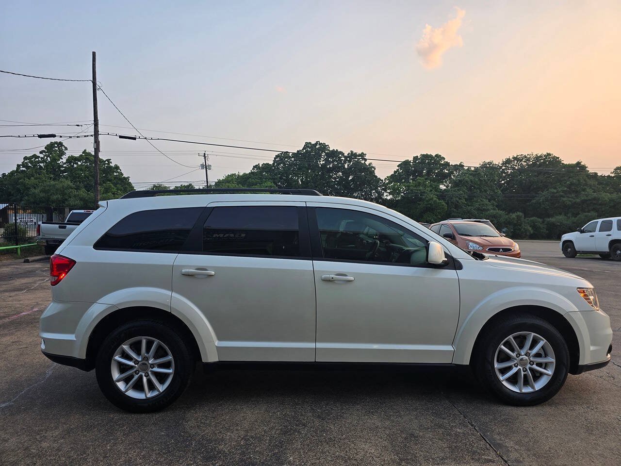 Used 2016 Dodge Journey SXT FWD image 13