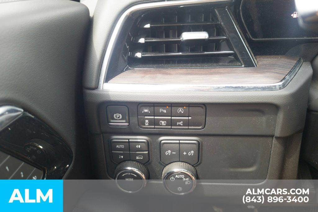 Used 2025 Chevrolet Tahoe LT AWD/4WD image 32