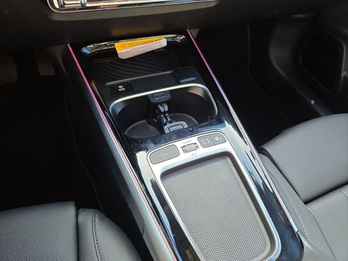 New 2025 Mercedes-Benz GLB 250 image 22