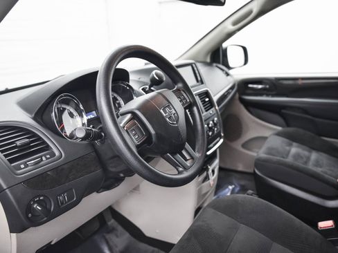 Used 2019 Dodge Grand Caravan SE image 16