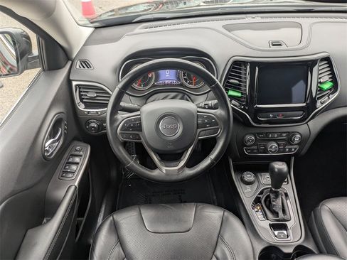 Used 2019 Jeep Cherokee Limited image 15