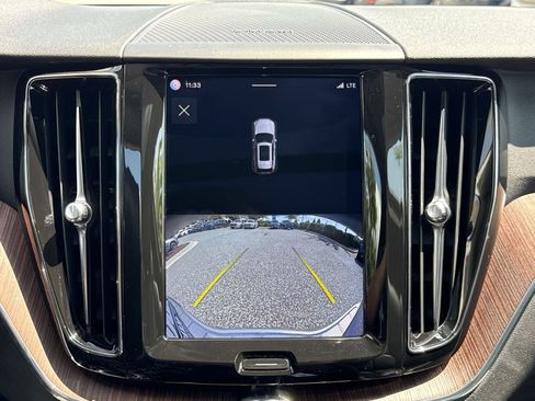 Used 2023 Volvo XC60 B5 Plus w/ Climate Package AWD/4WD image 19