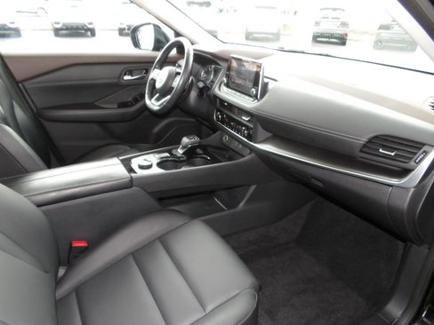 Certified 2023 Nissan Rogue SV w/ SV Premium B Package image 27