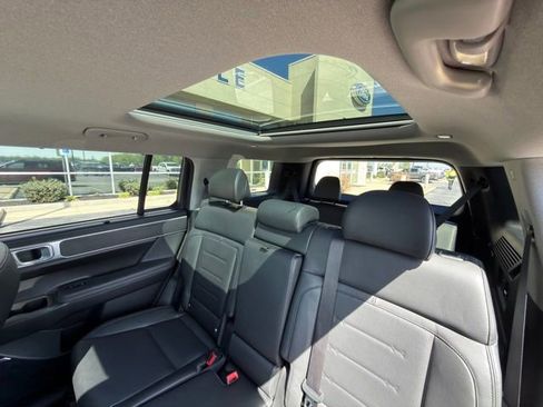 Used 2025 Hyundai Santa Fe Limited AWD/4WD image 16