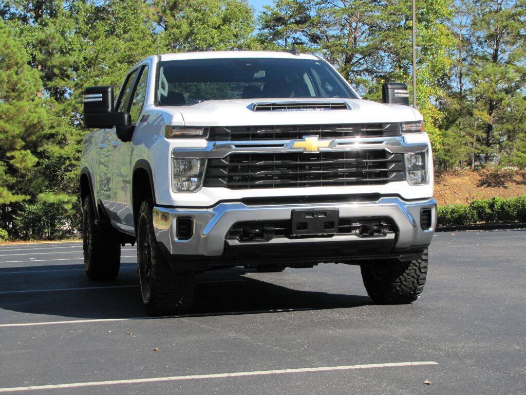 Used 2024 Chevrolet Silverado 2500 LT AWD/4WD image 9