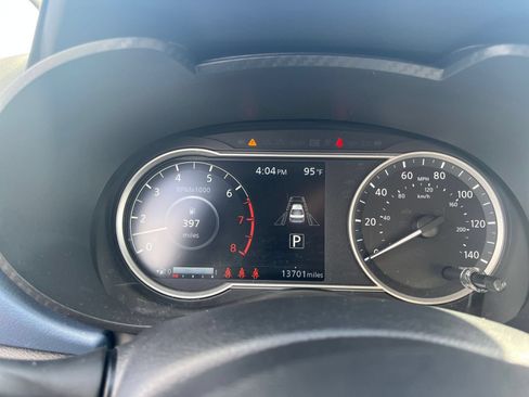 Used 2025 Nissan Versa SV FWD image 37