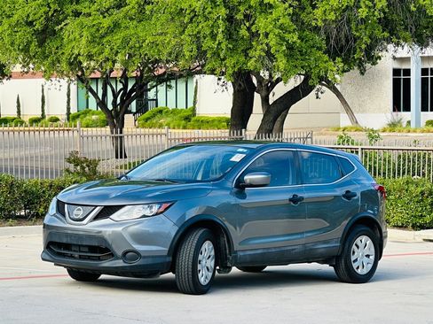 Used 2019 Nissan Rogue Sport S FWD image 4