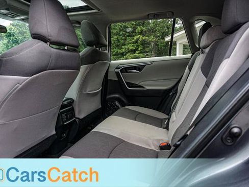 Used 2020 Toyota RAV4 XLE w/ Convenience Package FWD image 21