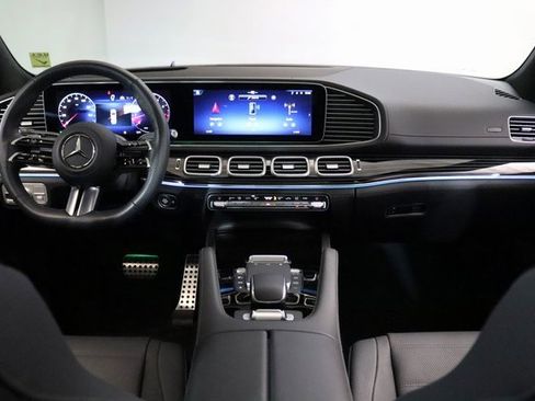Used 2024 Mercedes-Benz GLS 580 4MATIC image 24