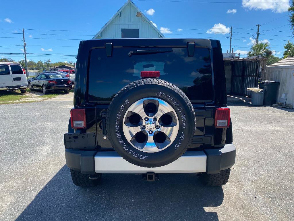 Used 2012 Jeep Wrangler Unlimited Sahara w/ Connectivity Group AWD/4WD image 8