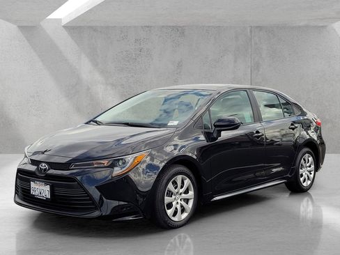 Used 2025 Toyota Corolla LE image 8