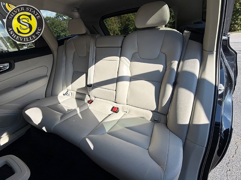 Used 2018 Volvo XC60 T5 Momentum w/ Vision Package AWD/4WD image 14