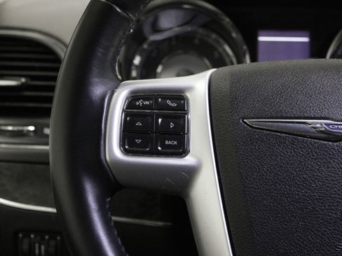 Used 2014 Chrysler Town & Country Touring image 24