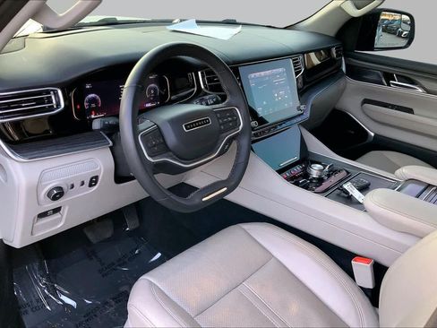 Used 2023 Jeep Wagoneer Series III w/ Premium Group I AWD/4WD image 16