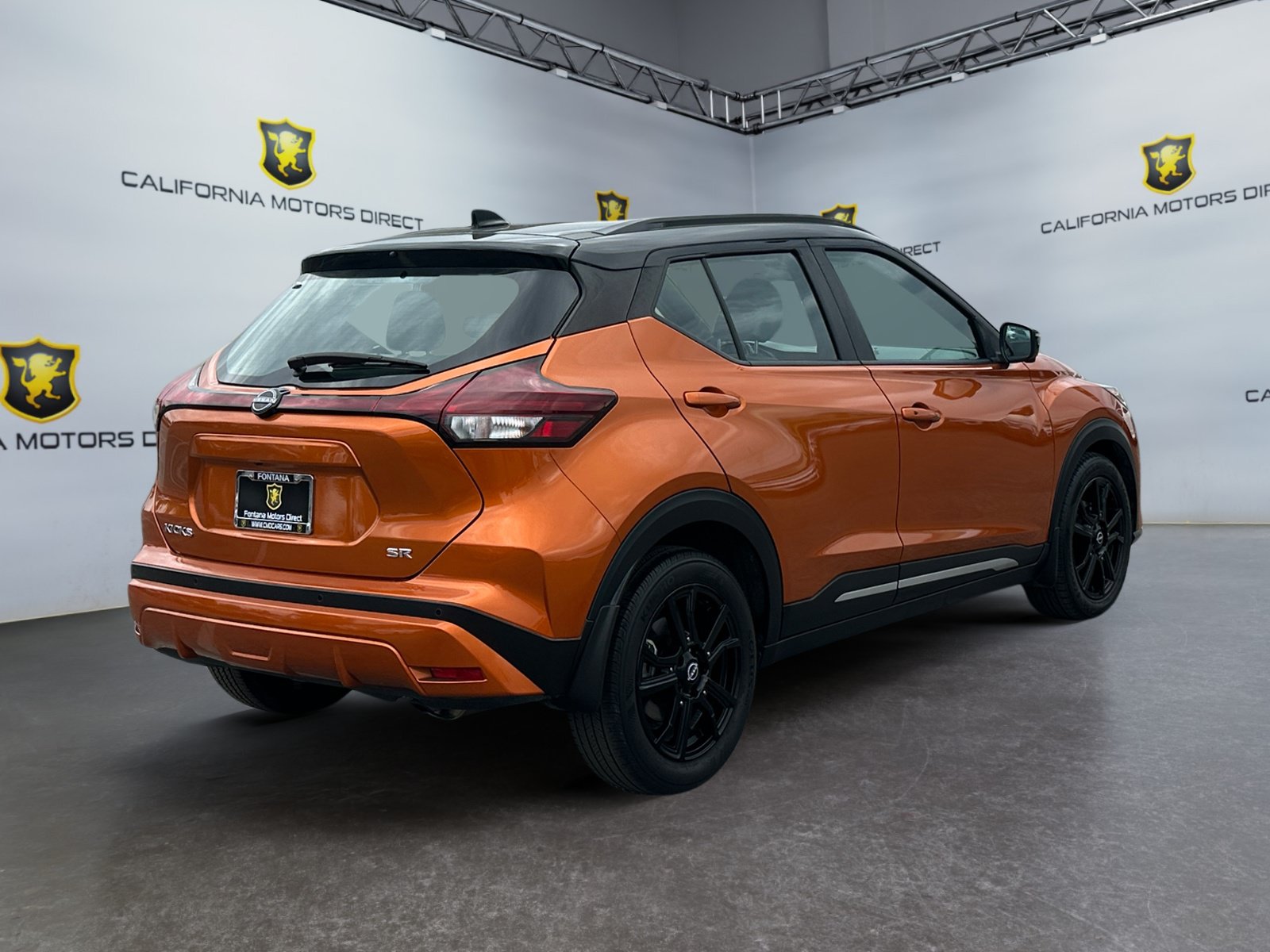 Used 2023 Nissan Kicks SR w/ SR Premium Package FWD image 5