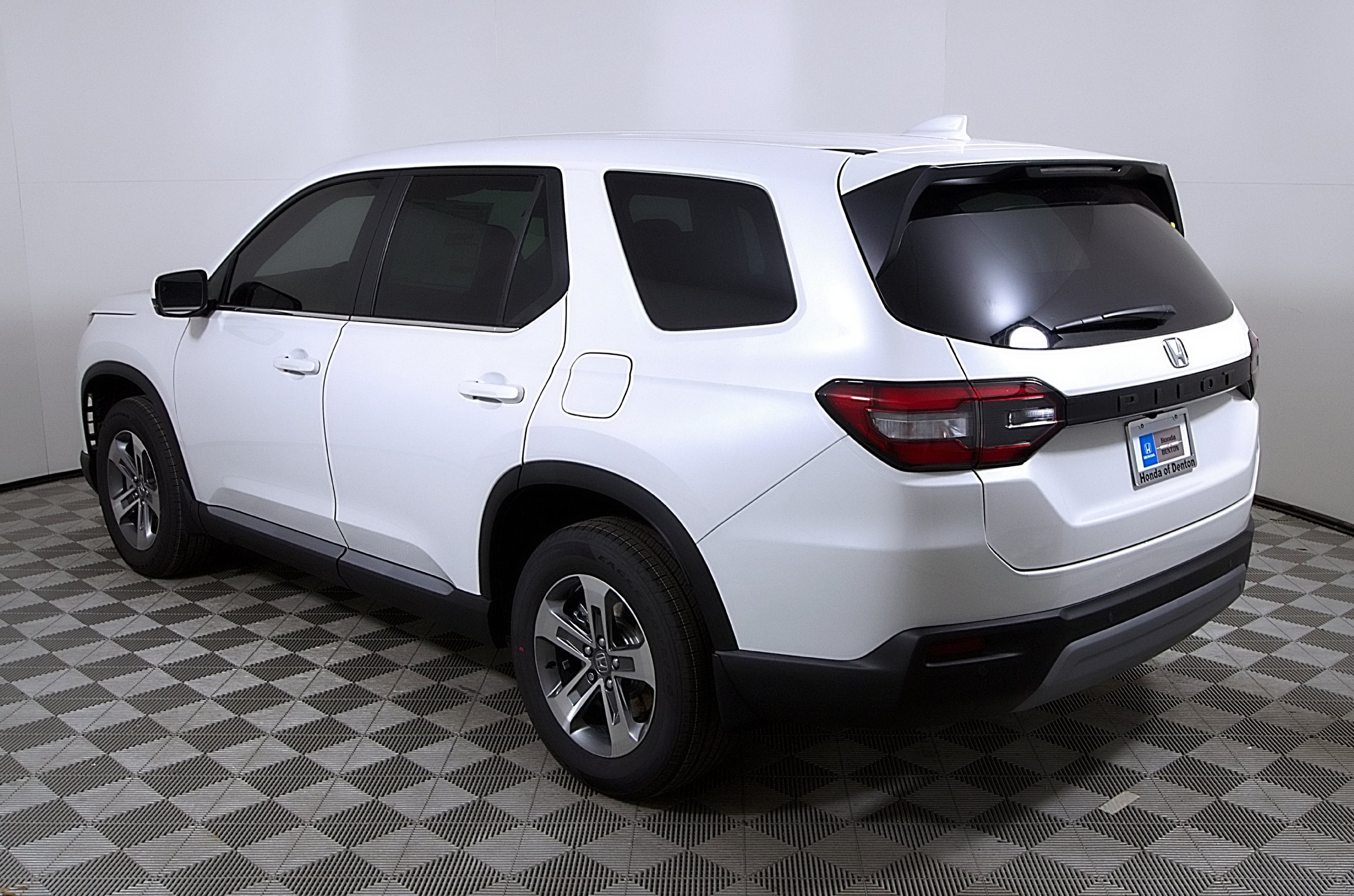 Used 2025 Honda Pilot EX-L image 9