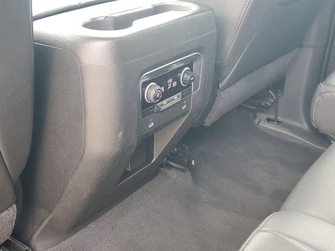 Used 2021 Chevrolet Suburban LT RWD image 14