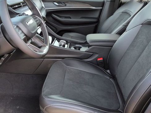 New 2026 Jeep Grand Cherokee Laredo image 12