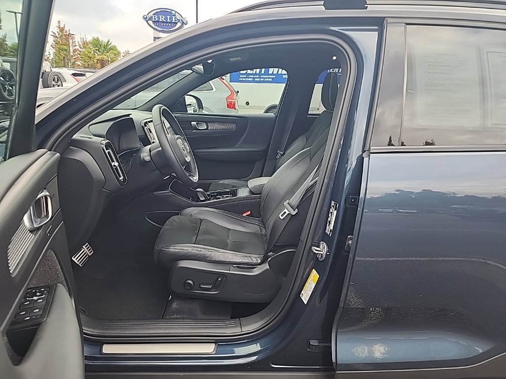 Used 2022 Volvo XC40 T5 R-Design w/ Advanced Package AWD/4WD image 8