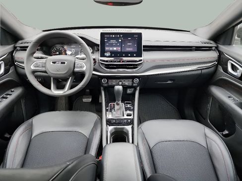 Used 2025 Jeep Compass Trailhawk AWD/4WD image 19