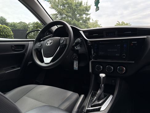 Used 2017 Toyota Corolla L FWD image 6