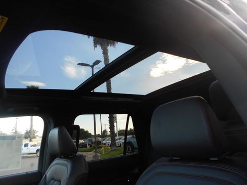 Used 2024 Ford Expedition Limited image 13