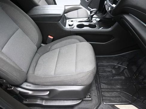 Used 2023 Chevrolet Traverse LT image 27