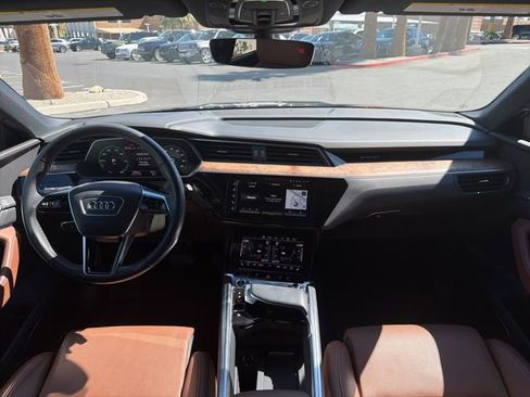Used 2023 Audi e-tron Prestige w/ Prestige Package image 11