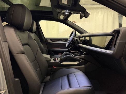 New 2026 Porsche Cayenne image 16