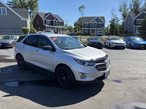 Used 2019 Chevrolet Equinox LS w/ LS Convenience Package AWD/4WD image 2