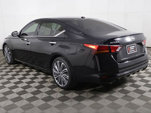 Used 2024 Nissan Altima 2.5 SL FWD image 11