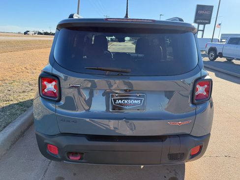 Used 2016 Jeep Renegade Trailhawk w/ Premium Trailhawk Package image 4