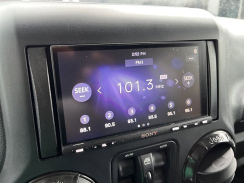 Used 2018 Jeep Wrangler Unlimited Rubicon image 37